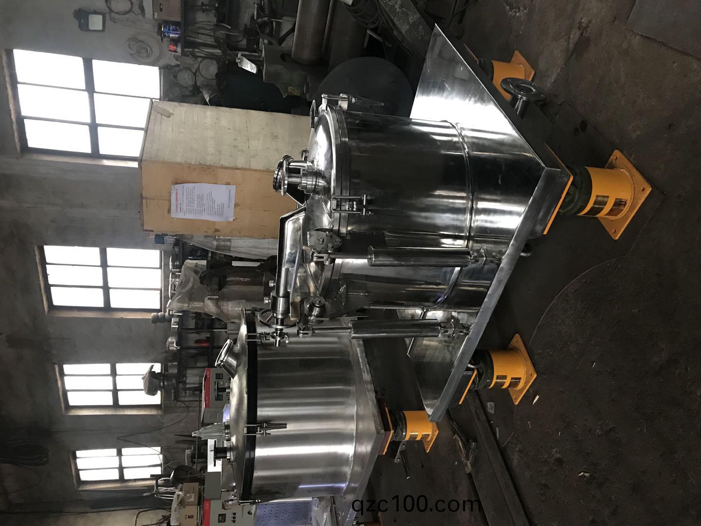 上料(liao)式(shi)平(ping)闆(ban)離(li)心機(ji)